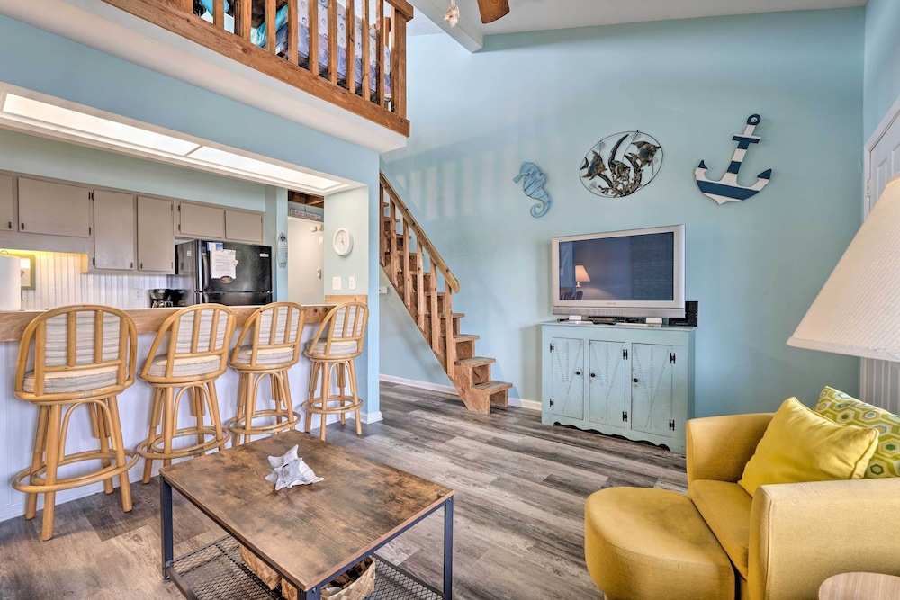 Steps to the Beach: PCB Condo w/ Balcony!