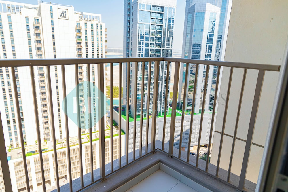 Bloomfields Premium 1BR Reflection