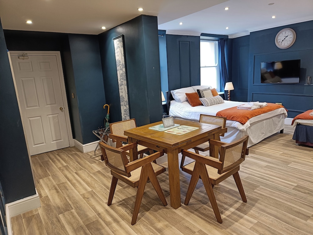 Rooms on The Prom