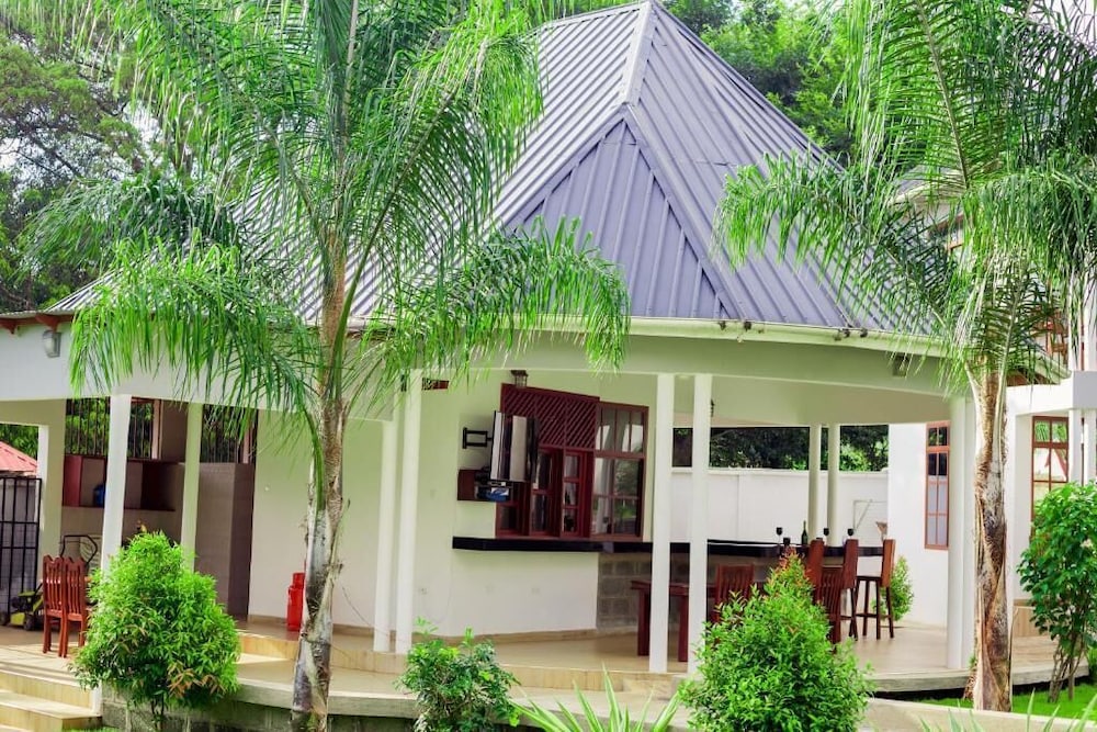 Hellen's Riverside Villas
