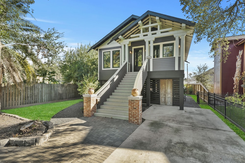 Ebb and Glow Retreat by Ryson Vacation Rentals