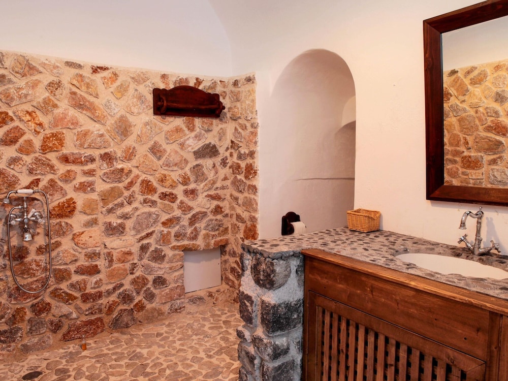 Extravagant Villa in Megalochori view 2