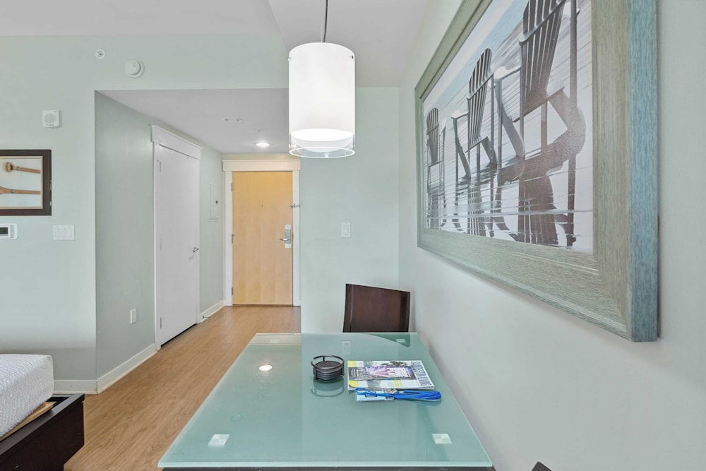 Serene Studio at Sandestin Pool, Hot Tub, Beach Shuttle, Walk to Baytowne