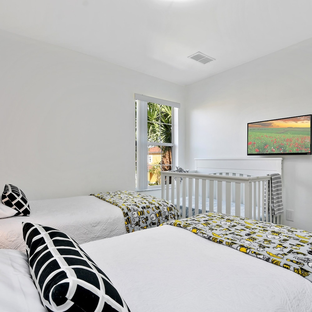 139 Stunning 3BD Home Inside Disney Area view 4