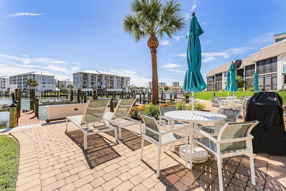 Estero Island Yacht & Racquet Club 224 1 Bedroom Condo