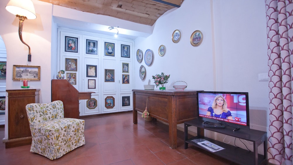 Rental in Rome Arco Ciambella Studio