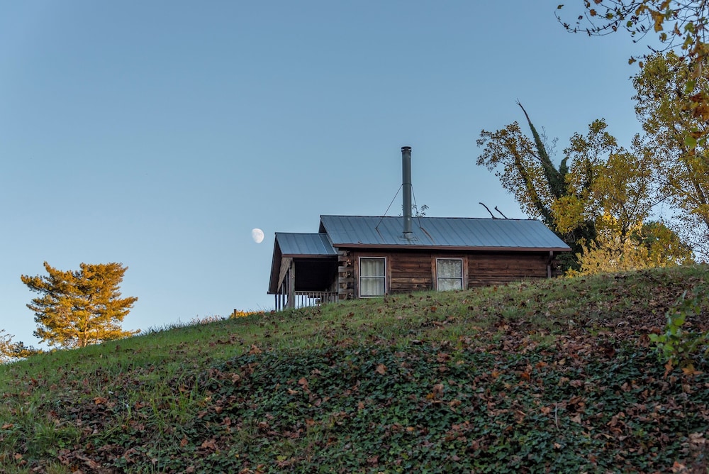 Engadine Inn  Cabins - Property Image 152