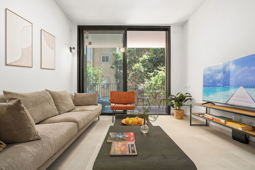 Old North Stylish Stay by Sea N' Rent