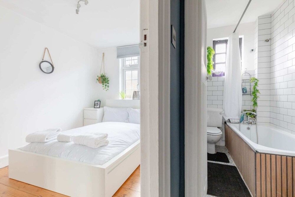 Hidden 1BD Flat Near Regents Park, Warwick Avenue
