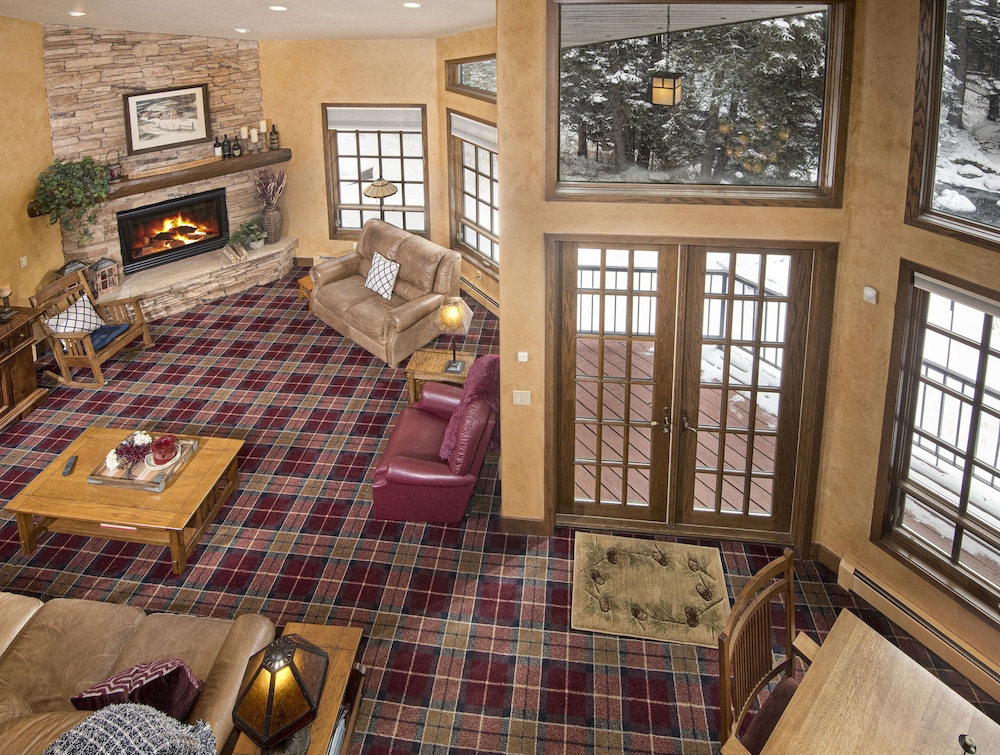 Alpine Creek #6 4 Bedroom Home by RedAwning