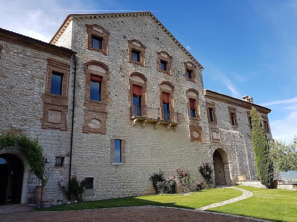 Abbazia di San Pastore