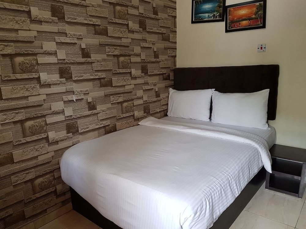 Eddy Vic Hotel
