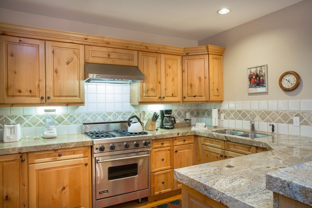 Trail's End Lodge at Deer Valley Resort - Two Bedroom Residence with Spa #406 2 Condo