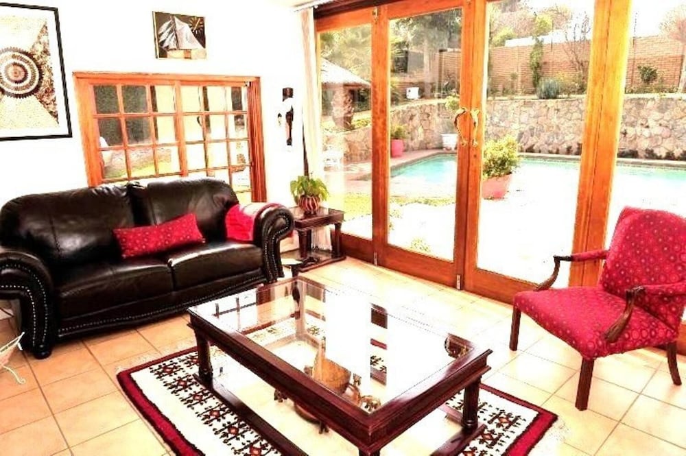 Mizizi House of Sandton Bed & Breakfast