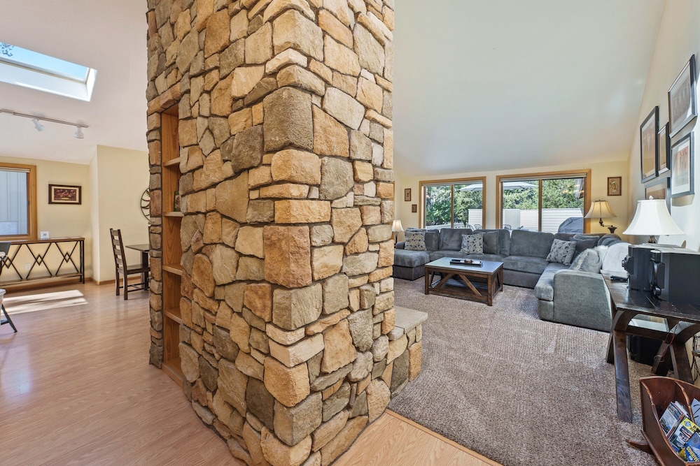 15 Lassen Ln 4 Bedroom Home
