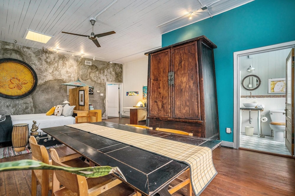House Company No 5 in Galveston view 4