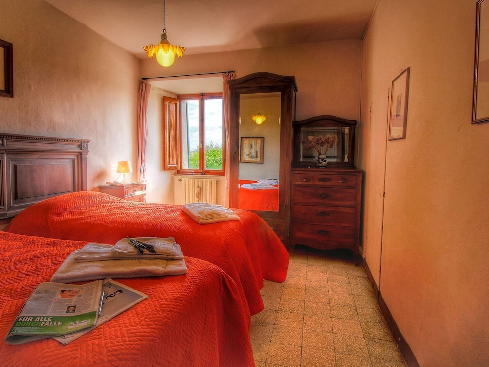 Cozy Farmhouse with Swimming Pool in Le Tolfe near Florence view 4