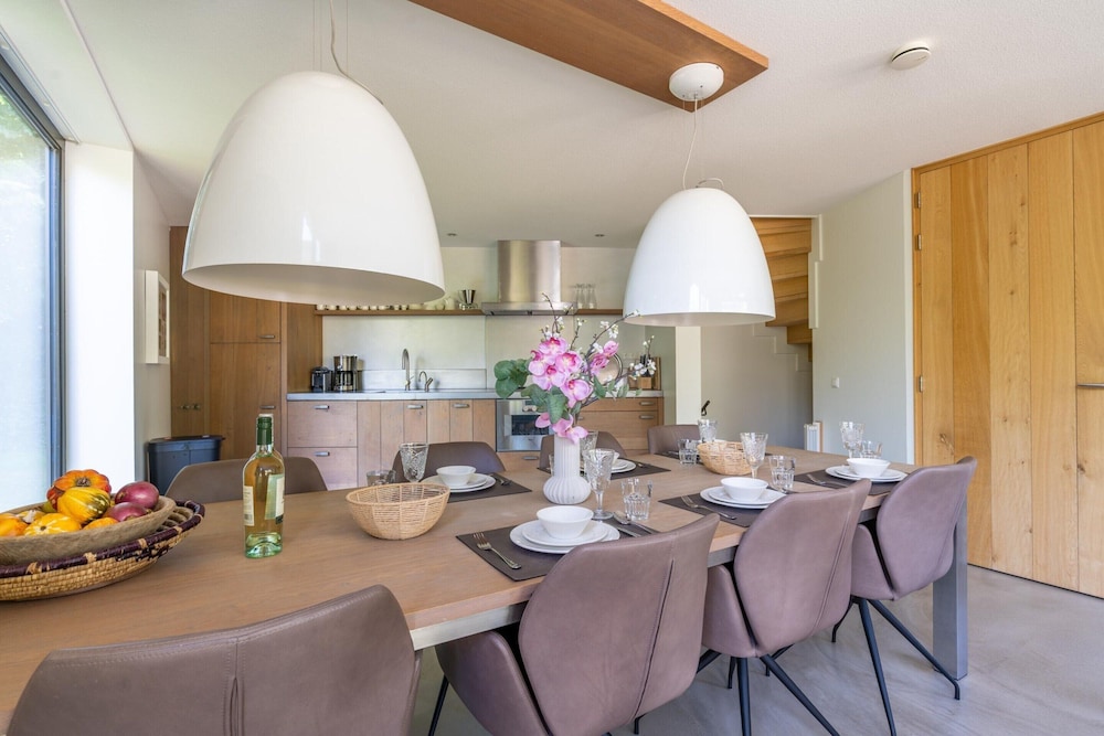 Relaxed and Atmospheric 6-person Villa Near the Forest