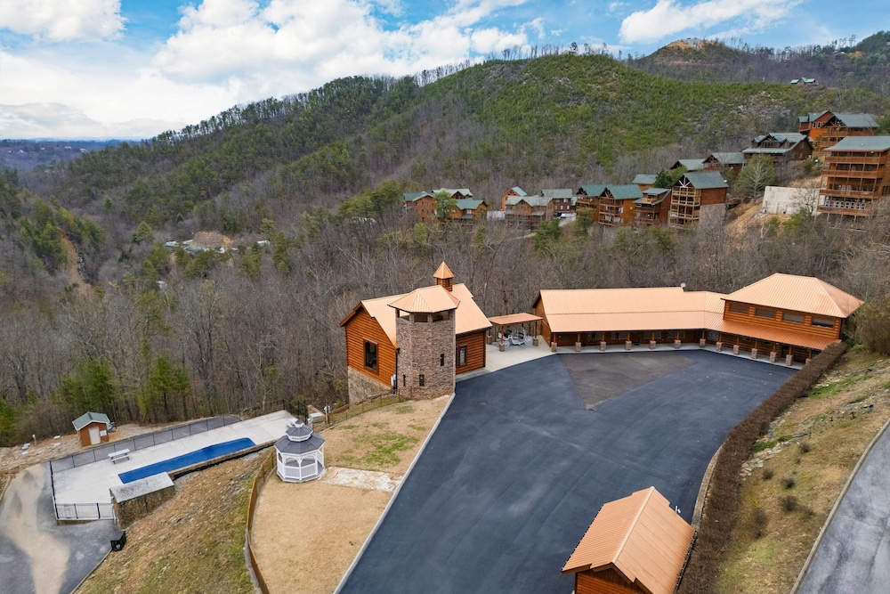 Anne s Place Cozy Cabin With Hot Tub Games Near Dollywood Attractions