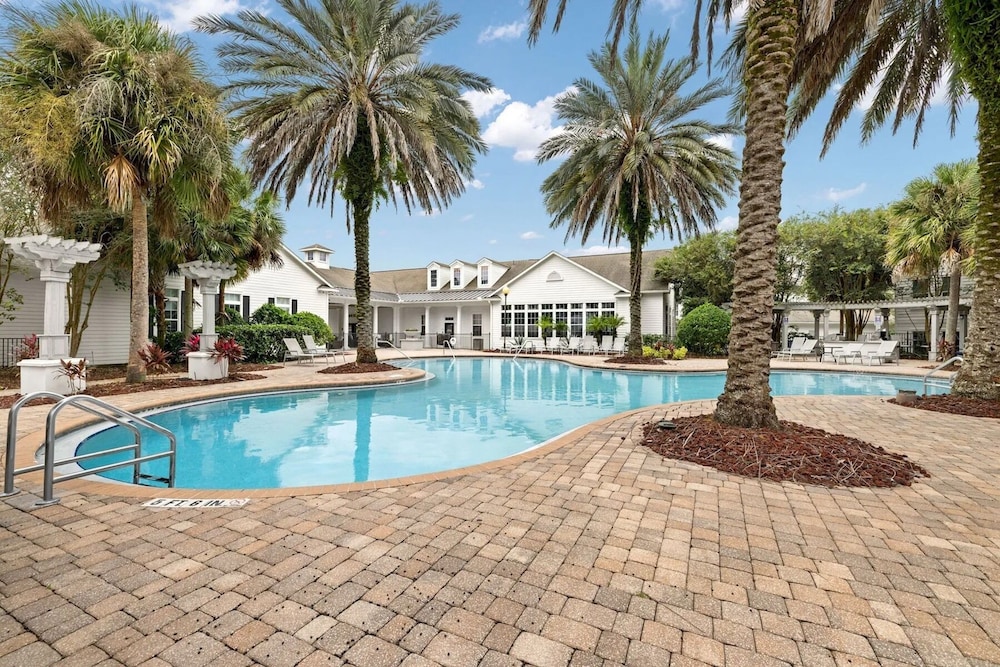 Landing Furnished Apartments near UNF