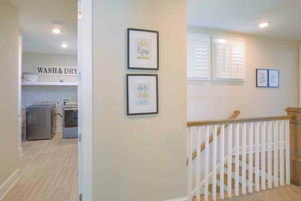 Coconut Cove by Avantstay Deck w/ Hot Tub, Access to 2 Pools