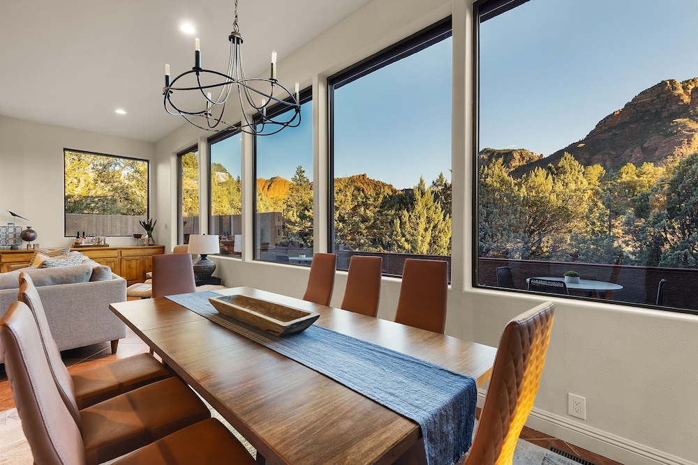 Mammoth Rock Splendor-close to Town Huge Spa Game Room