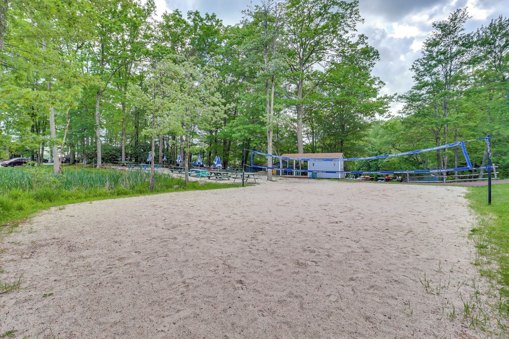 Beach Access & Hot Tub: Retreat in Lake Harmony!