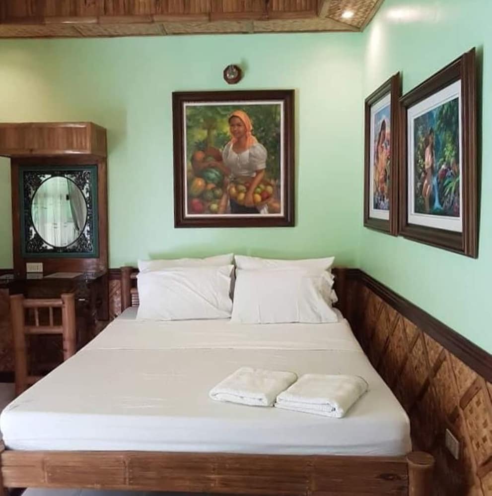 Villa Anastacia White Beach Puerto Galera view 5