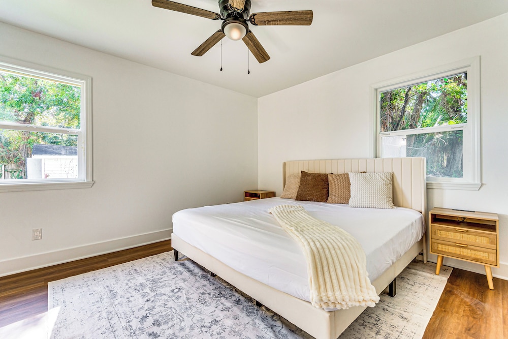 < 1 Mi to Downtown Pensacola: Quiet Home w/ Yard
