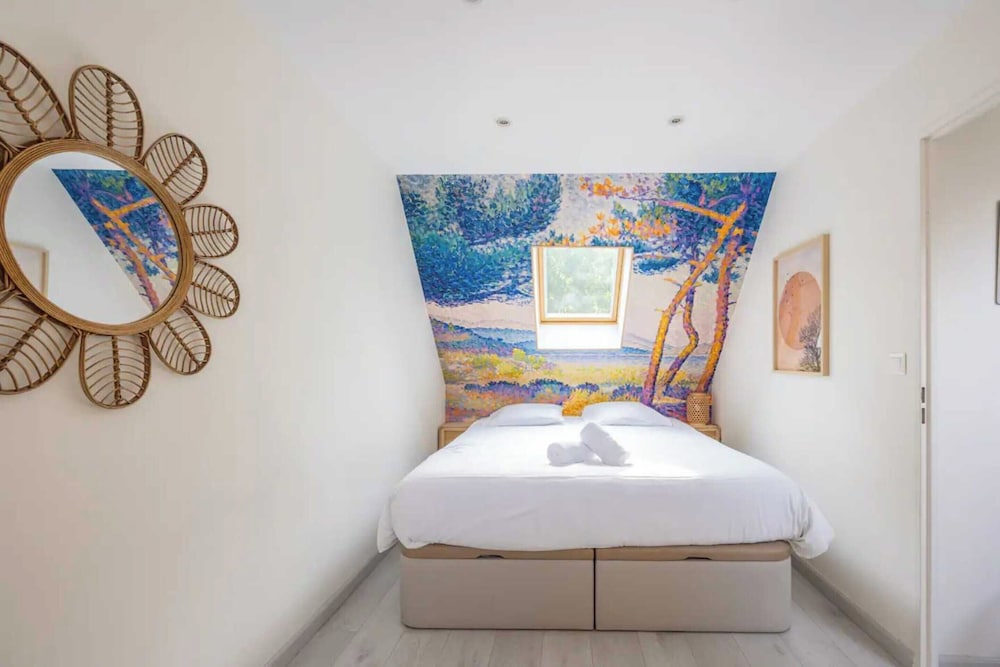 Charming House With Garden in Residence With Pool view 5