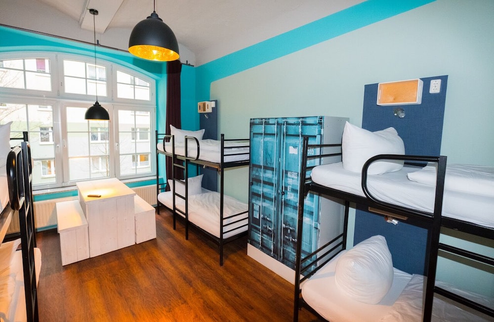 Singer109 Hostel