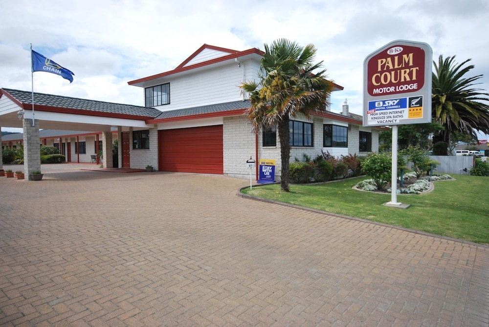 Bk's Palm Court Motor Lodge
