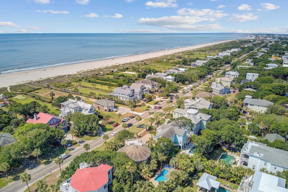 Private Pool, Putting Green & Steps to Isle of Palms Beach Paradise on Palm