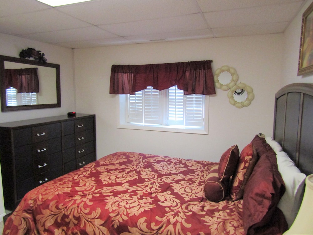 Sugar Mountain Drive 1866 6 Bedroom Home by RedAwning