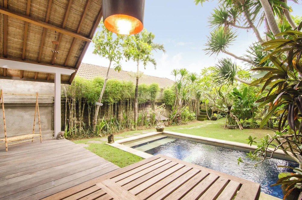 Lush 1 BR Private Pool Villa Inseminyak