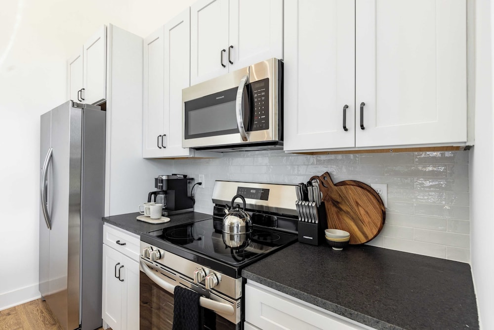 New Build 2 Condos Minutes From Downtown Nashville Dining & Entertainment