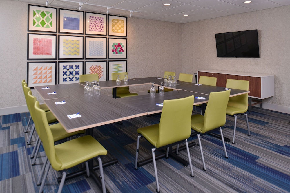 Stevens Point Vacations - Holiday Inn Express and Suites Stevens Point, an IHG Hotel - Property Image 15