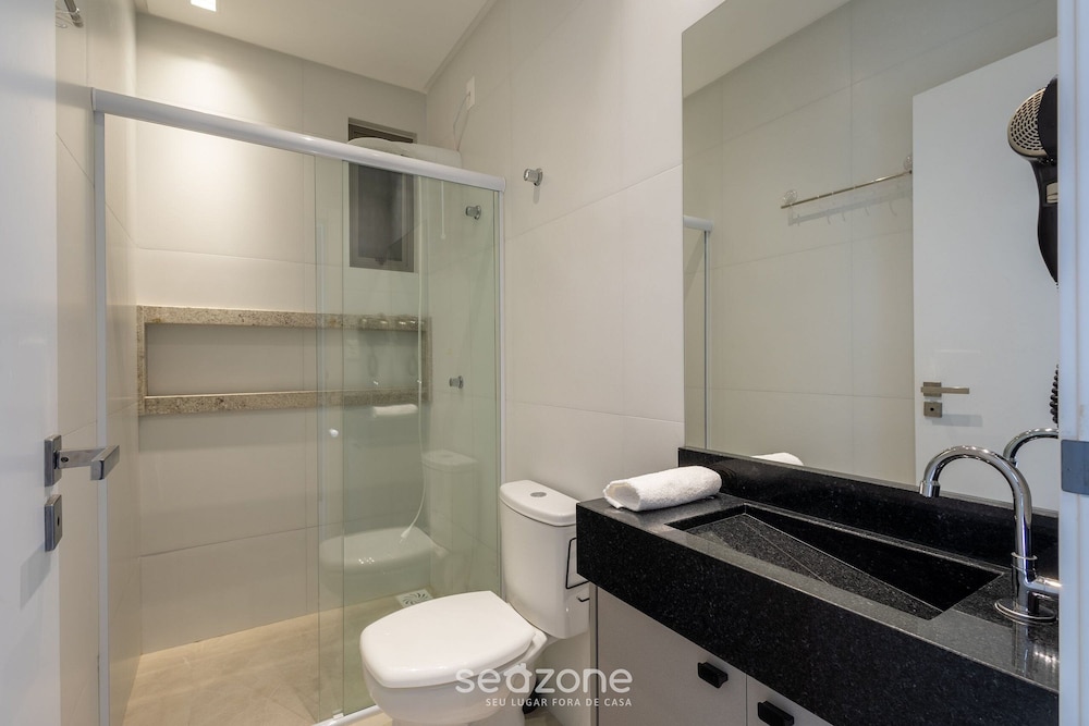 Your Exclusive Stay With Pool and Jacuzzi Just 500 Meters From the Beach - ELF