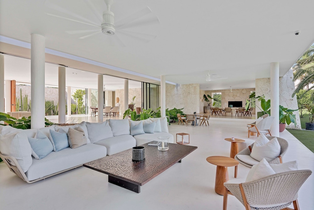Magnificent 5BR Modern Tropical Villa With Pool
