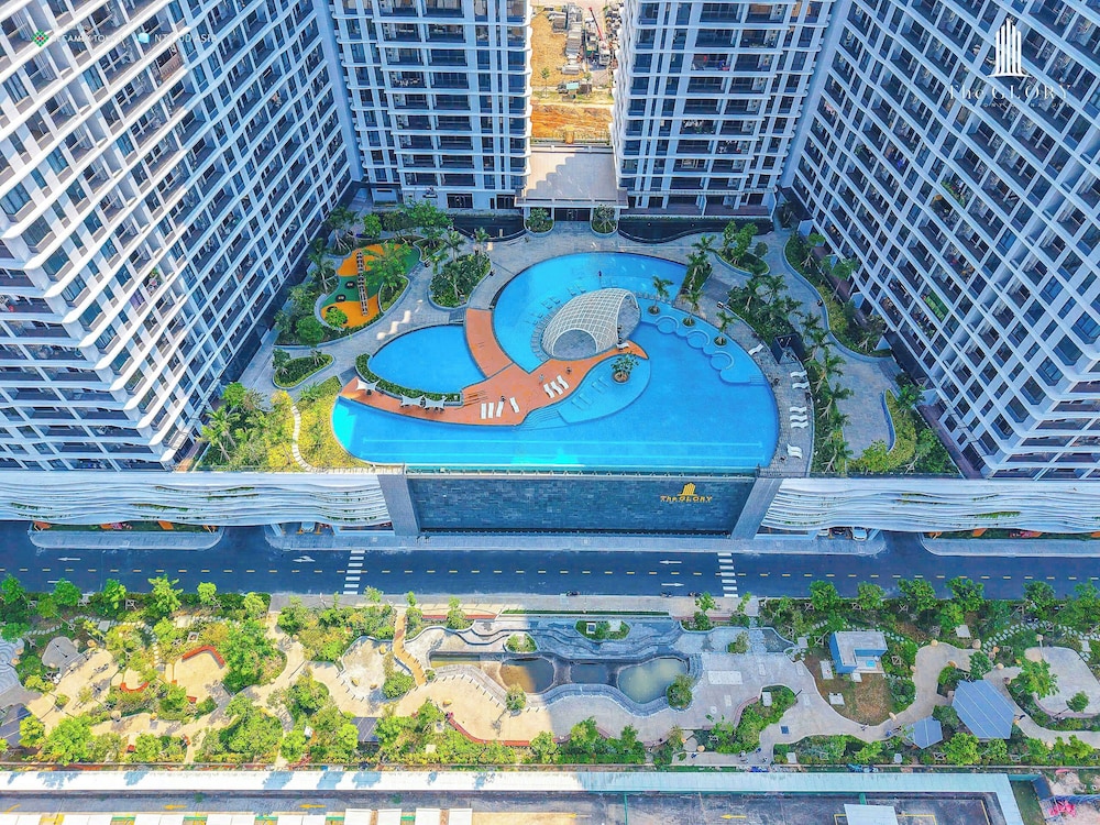 Homie's The Glory Apartment