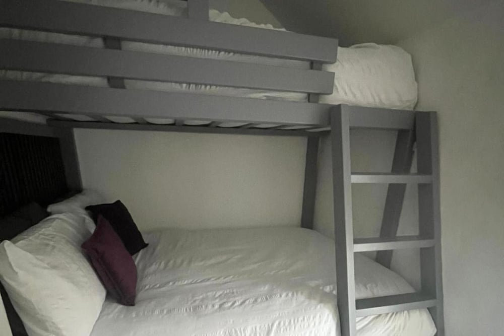 Family-pet Friendly-sleeps 10-hot Tub-sauna