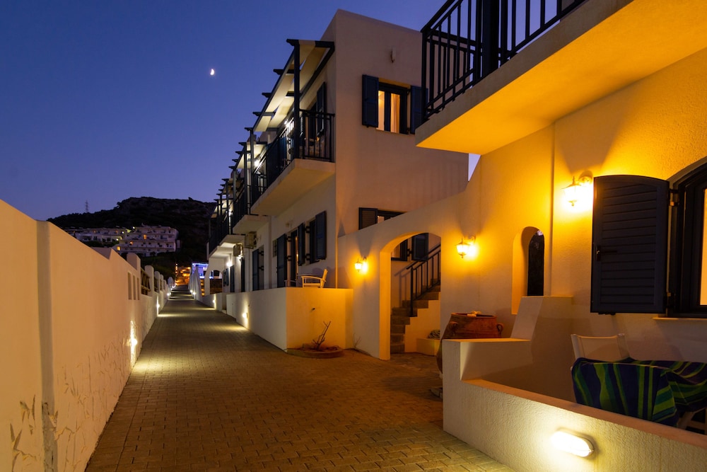 Okirroi Villas