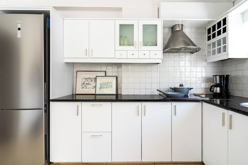 Oracle 2-BR Apt. & Balcony in Larnaca
