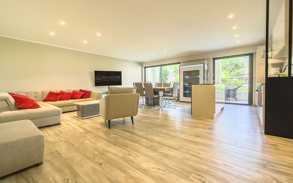 Le First in Cannes With 2 Bedrooms and 2 Bathrooms