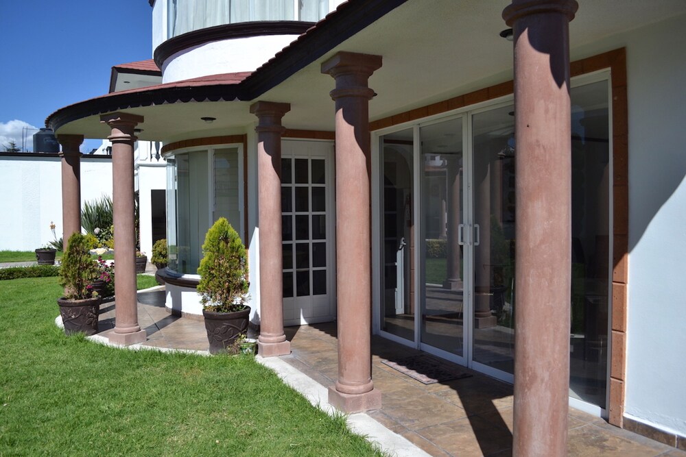 La Aurora Hotel like Home