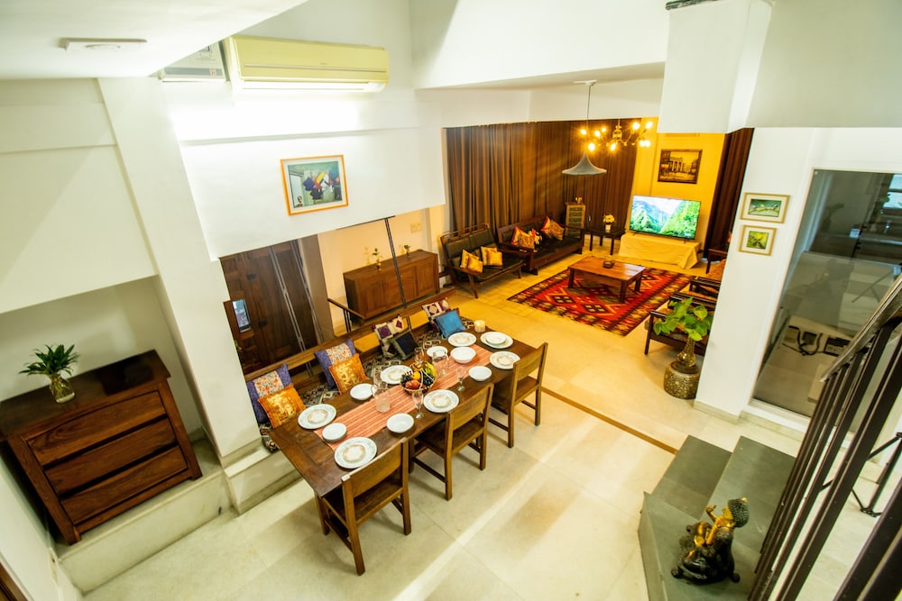 Opulent Antique 6BR Villa in Gurugram