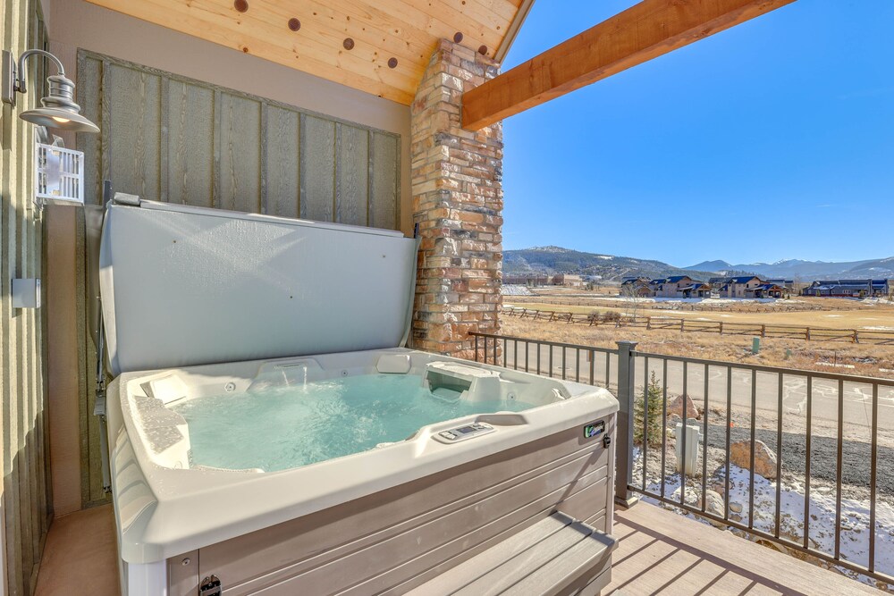 Spacious Granby Townhome: Hot Tub & Mountain Views view 3