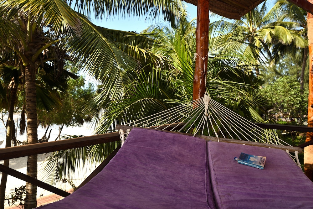Mnarani Beach Cottages