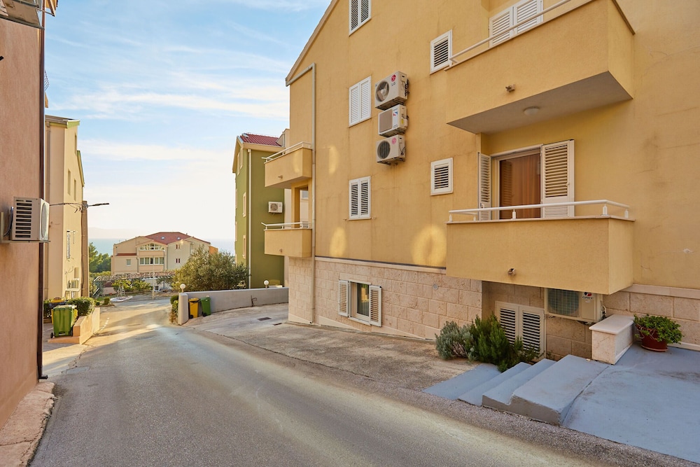 Apartments Zelic Tucepi
