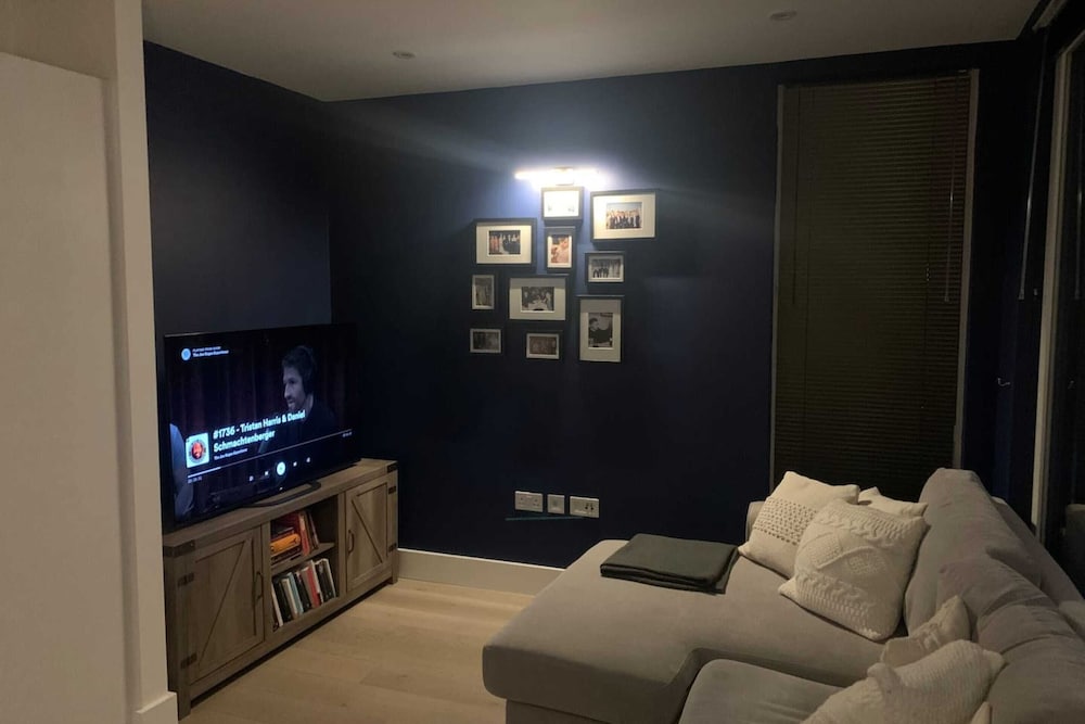 Contemporary 1 Bedroom Apartment in South London